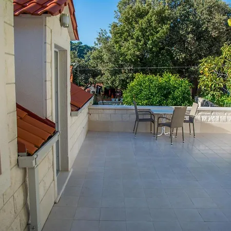 Ma_lu Apartment Pucisca